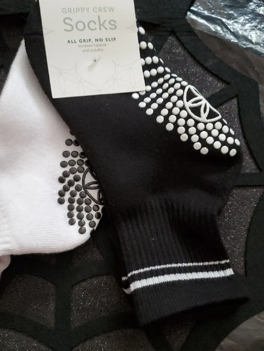 GAIAM Black & White Grippy Crew Socks - 2-Pack